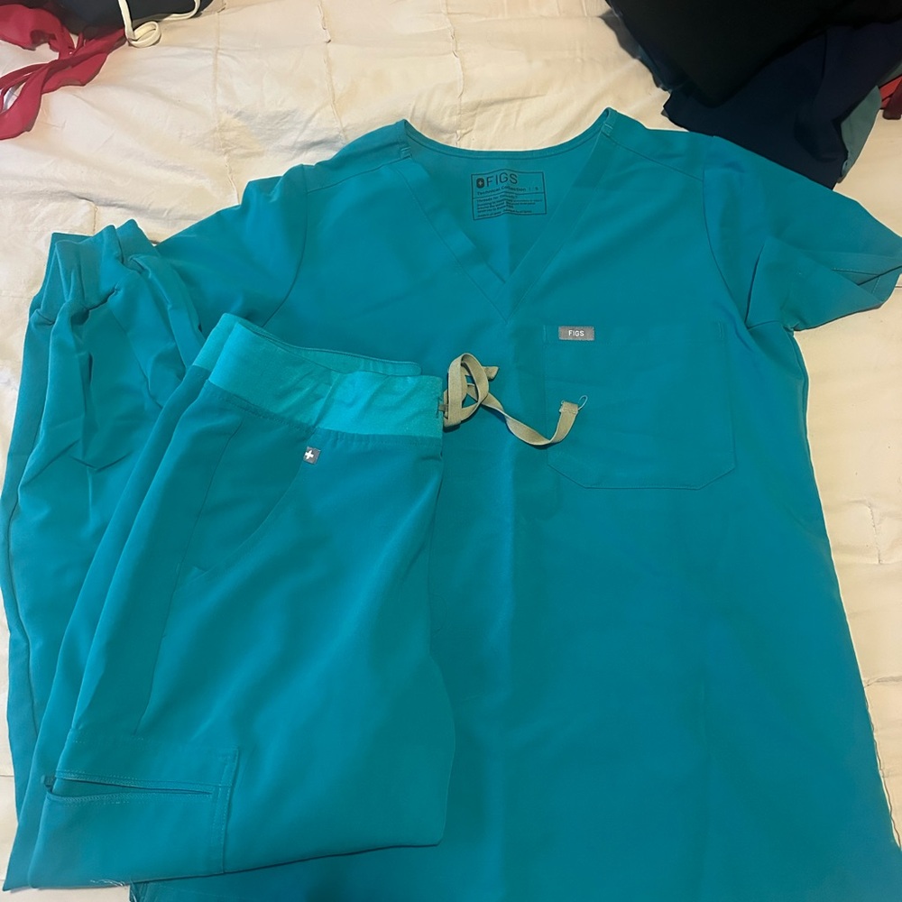 Figs Vibrant Blue Scrub Set